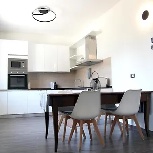 https://dimora-due-galli.it-lombardy.com